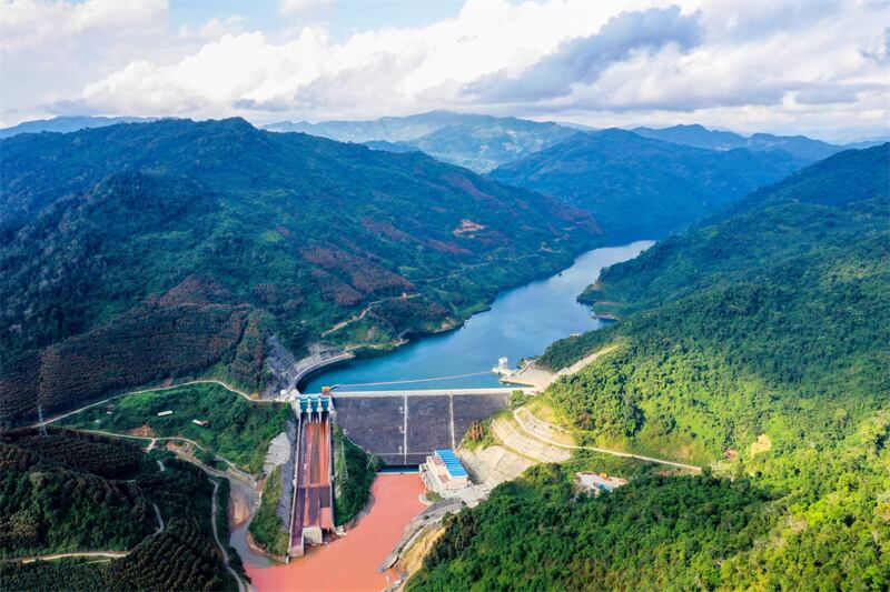 中国电建集团在南欧江开发梯级水电,因老挝拖欠电费,今年中国电建提出仲裁讨债。